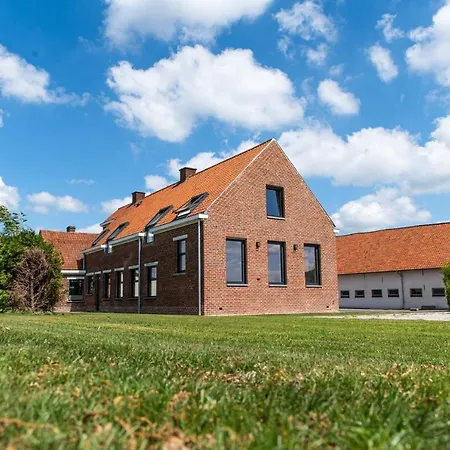 Casa de Férias Hoeve Den Ast 5 Separate Bedrooms With Bathrooms Harelbeke